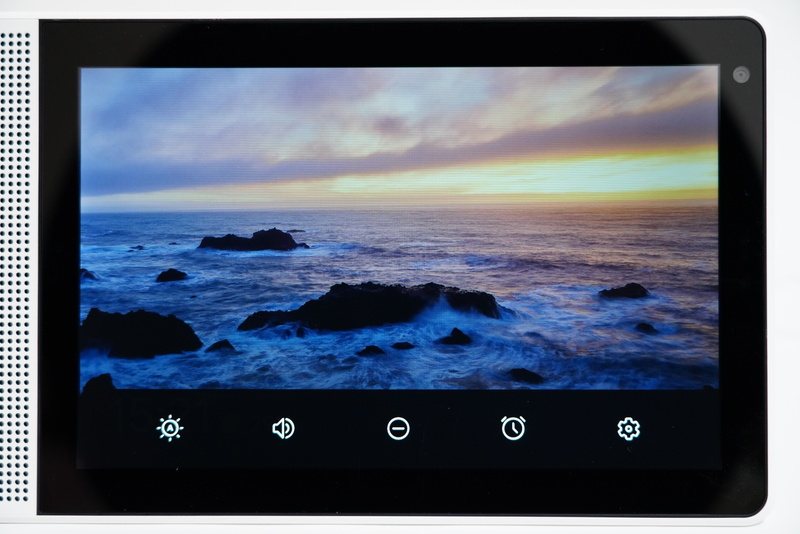 設定画面。左からディスプレイ輝度、ボリューム、サイレントモードオン/オフ、アラーム、設定が並ぶ