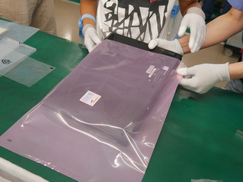 PCをビニールに入れる