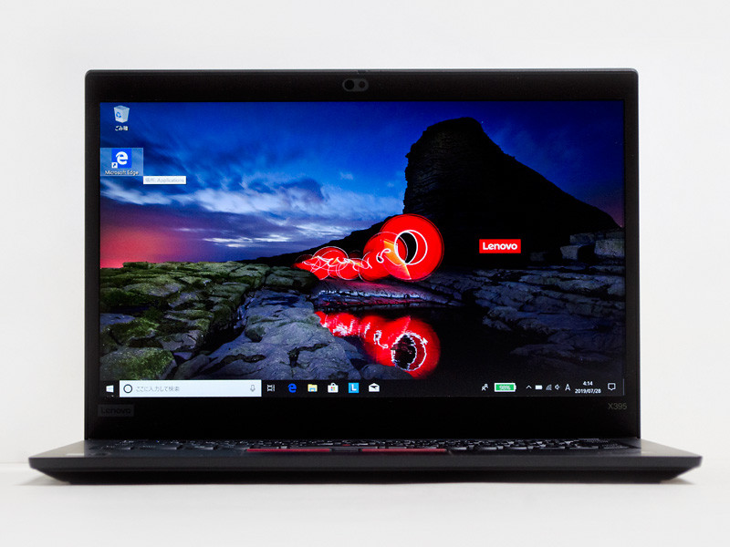 パネル中央上に720p対応Webカメラ。ThinkShutter搭載