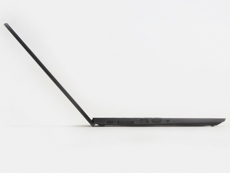 スリムと言えばスリムだがRJ45を変換式にするほど薄くない