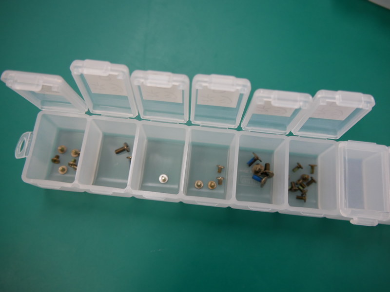 ネジは5種類29本を使用する