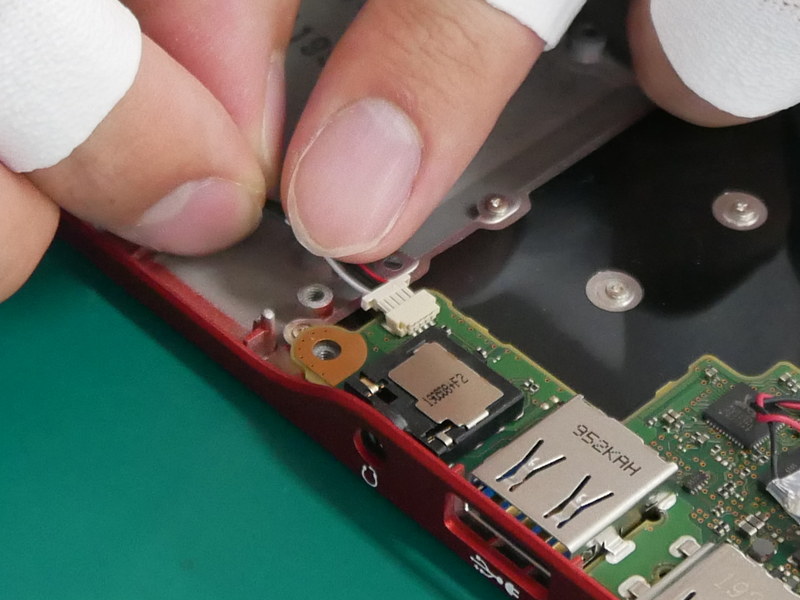 スピーカーケーブルを接続する