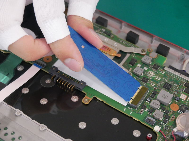 SSDを取り付ける