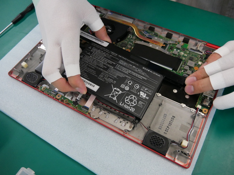 バッテリを取り付ける