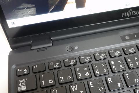 Hothotレビュー】ペン内蔵で世界最軽量約868gな2in1「LIFEBOOK UH95