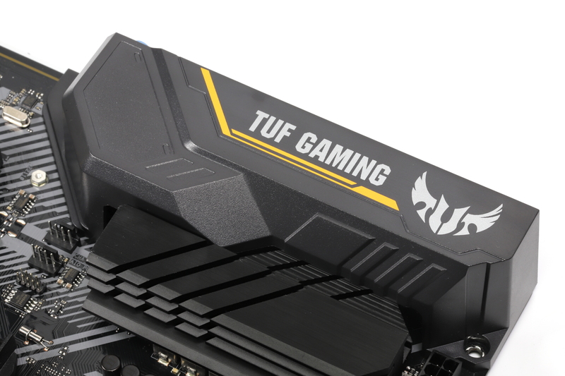 背面パネル部分に搭載されたI/Oカバー