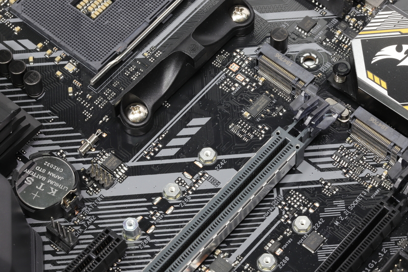 CPUソケット付近に配置されたM.2の1番スロット。CPUに直結されており、PCIe 3.0 x4とSATA 6Gbpsをサポートする