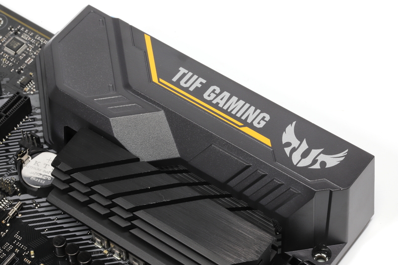 バックパネル部分はI/Oカバーで覆われている