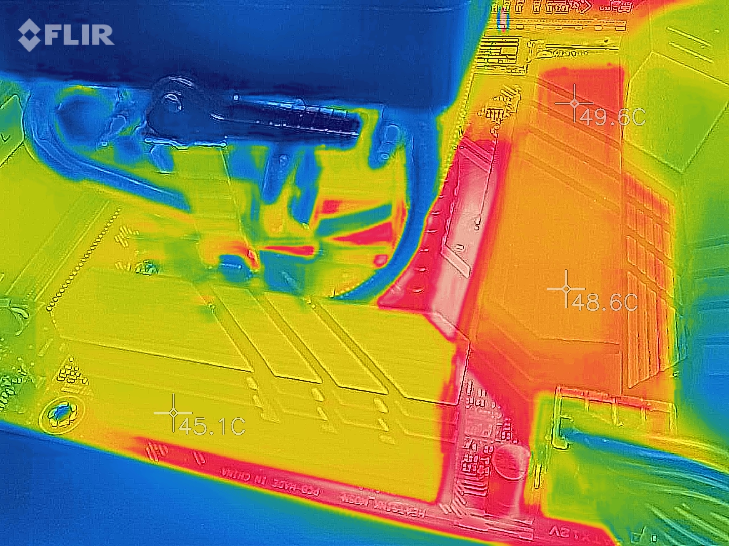 10分経過時点。ヒートシンク温度は45.1～49.6℃