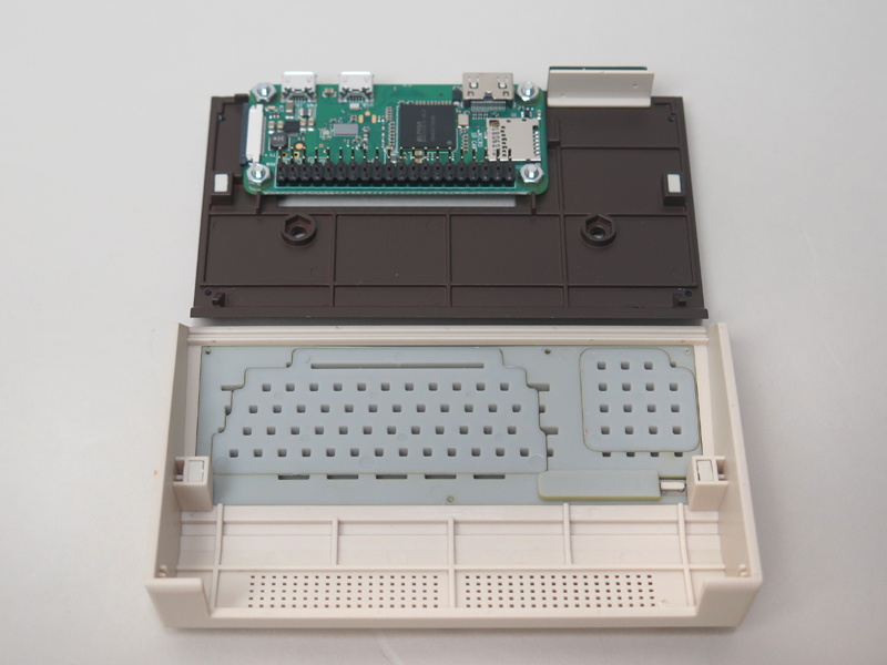 マグネットで簡単に着脱できる