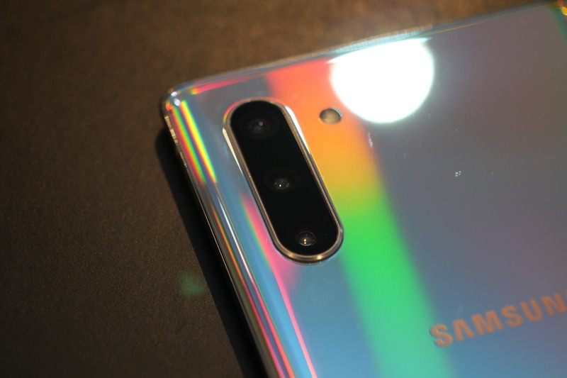 背面カメラ。Galaxy Note 10+から深度計測カメラを省いたトリプルレンズ仕様となる