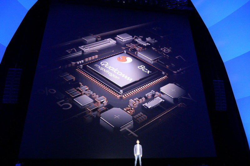 QualcommのSoC、Snapdragon 8cxを採用