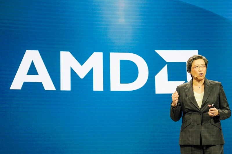 AMDの発表会で講演するAMD 社長 兼 CEO リサ・スー氏