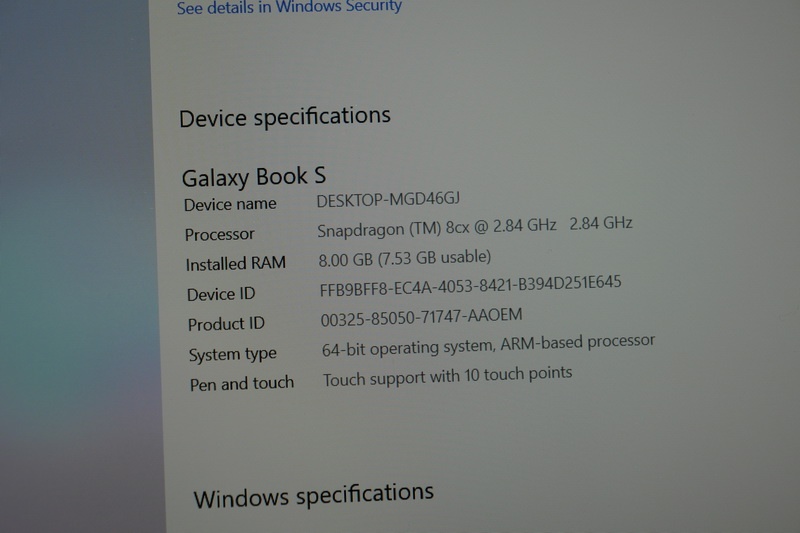 メモリは標準で8GB搭載