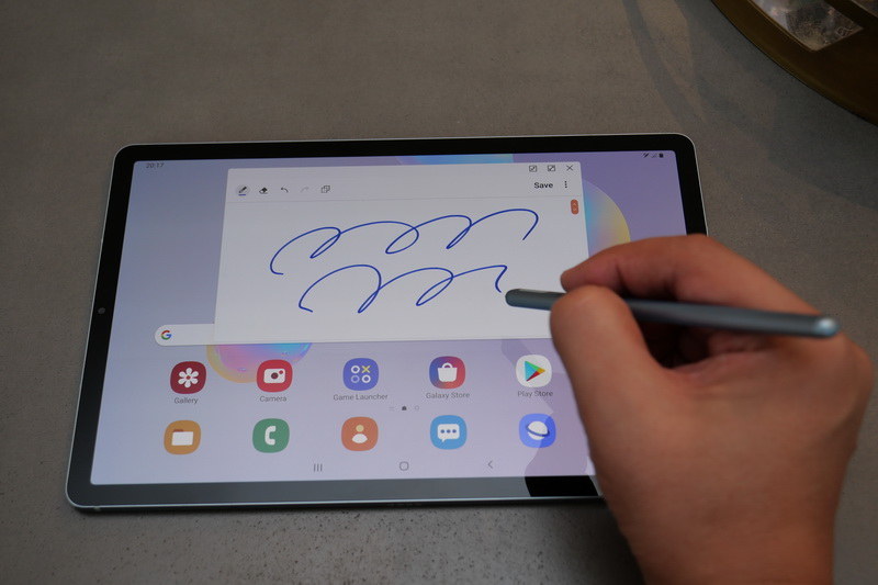 4,096段階の筆圧検知に対応し、滑らかなペン入力が可能