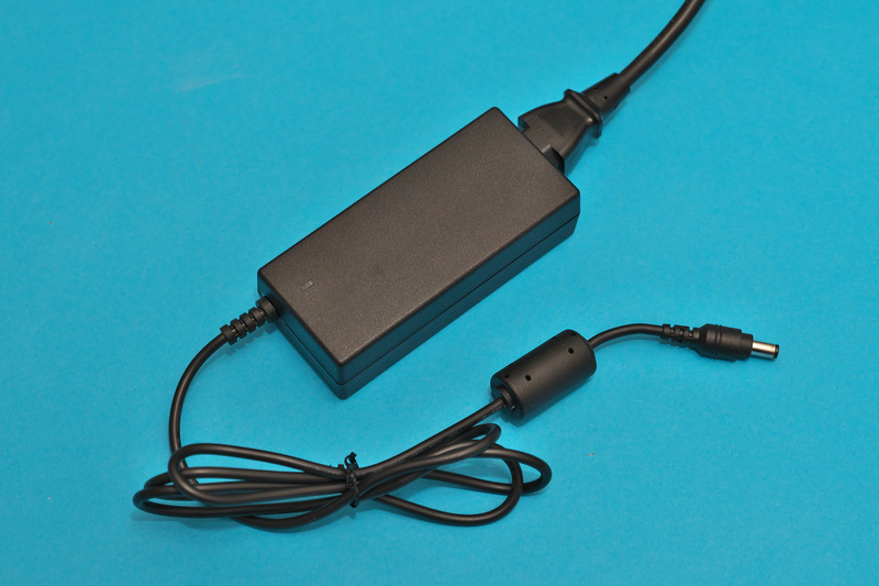 付属のACアダプタ