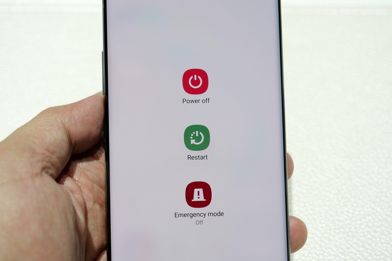 同時長押しで、画面に電源メニューが表示される
