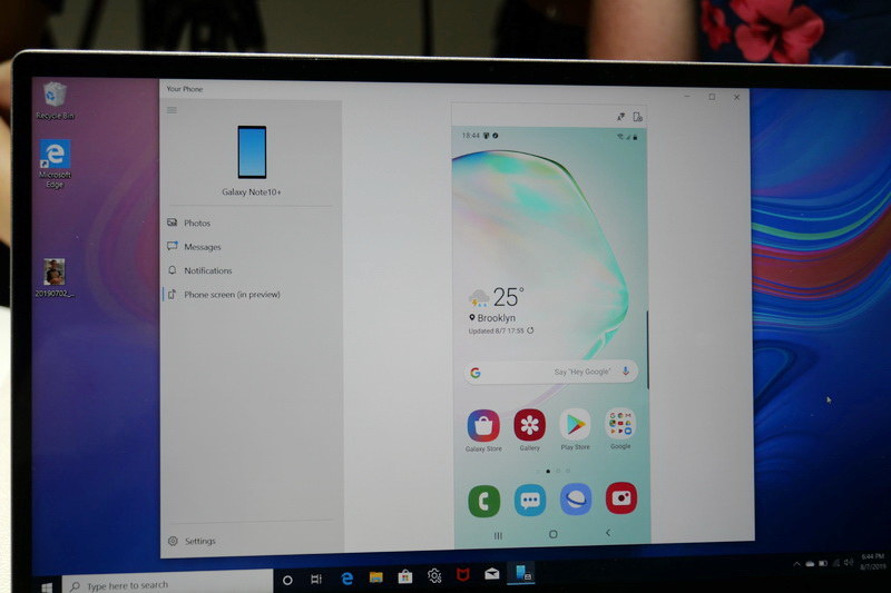 Your PhoneでPCのディスプレイのGalaxy Note 10+の画面をミラーリングしている様子
