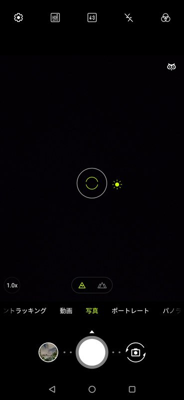 写真モード。山形のアイコン右で広角