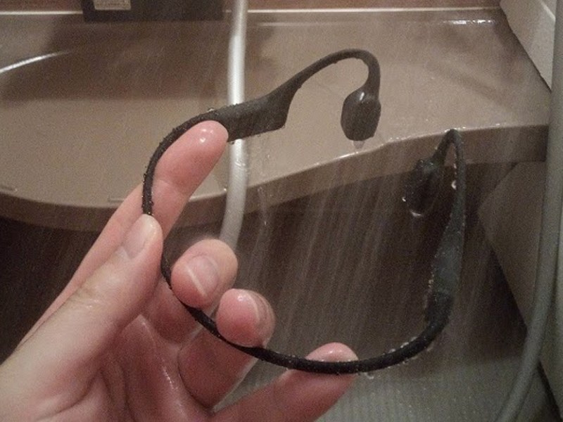 IP68防水なため、シャワーを浴びたり、お風呂の湯船に浸かったまま音楽を楽しめる