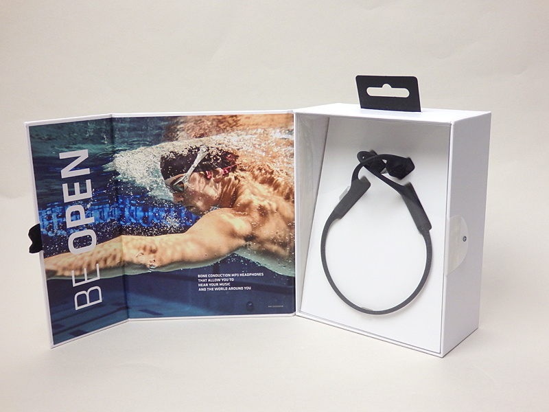 水泳しながらでも音楽が楽しめる、というコンセプトのパッケージ