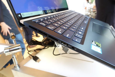 2画面の新型ZenBookとZenFone 6が登場したASUS発表会。30周年記念