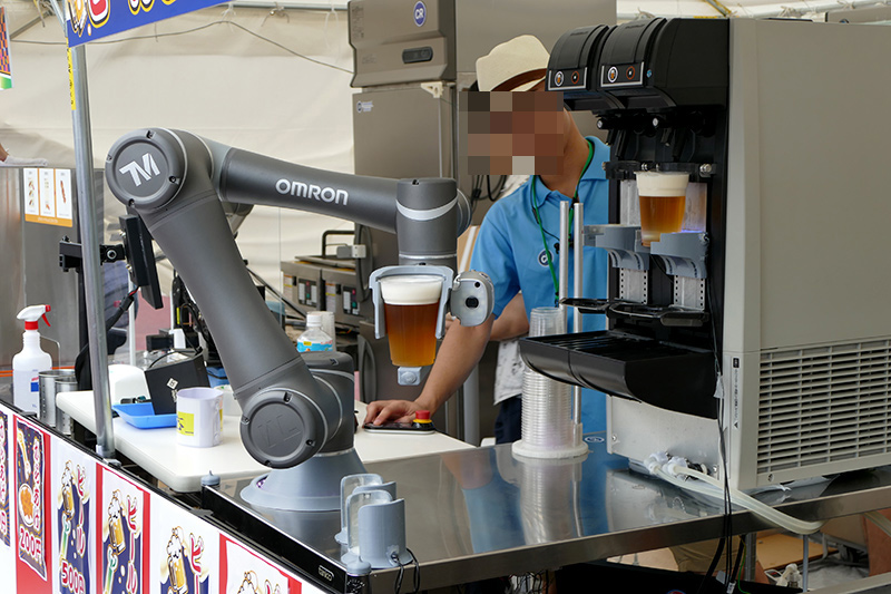 コネクテッドロボティクス「ビールサーブロボット」