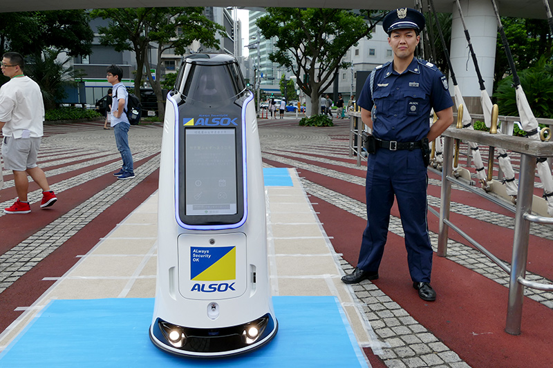 綜合警備保障株式会社　警備ロボット「REBORG-Z」