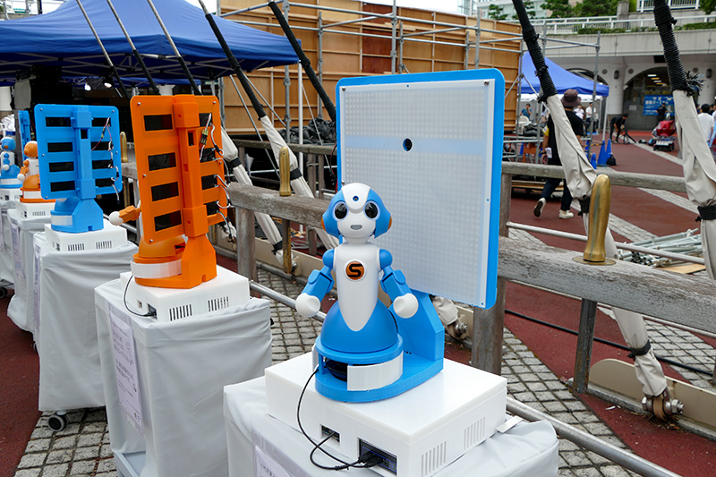 サイバーエージェントと大阪大学による声かけロボット