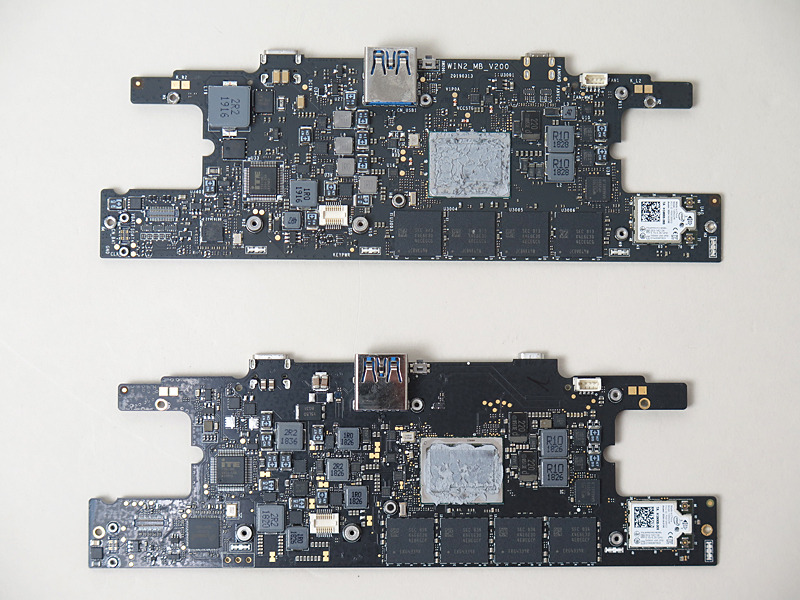 メイン基板の表面。新モデルが上、旧モデルが下