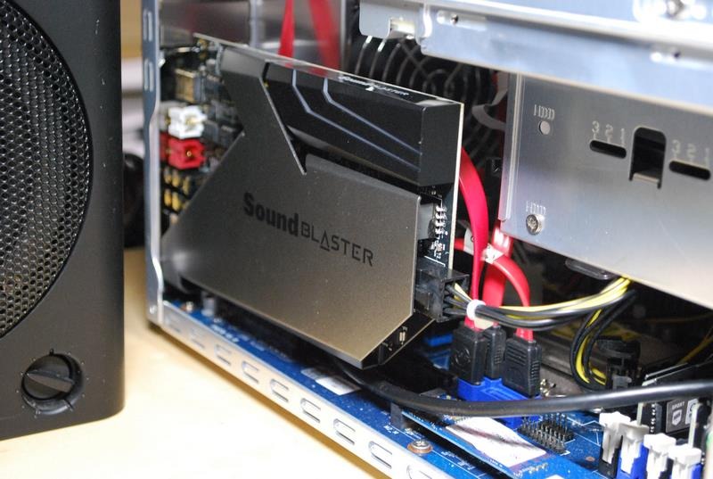 PCIe 6ピン電源を接続する必要がある