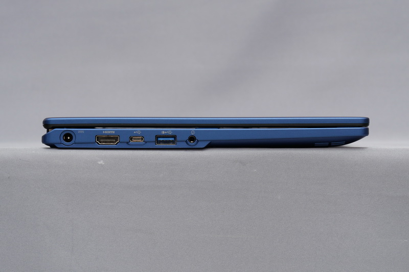 左側面。高さは19.5mmとモバイルPCとしてはやや厚いが、2in1仕様と考えるとまずまずの薄さだ