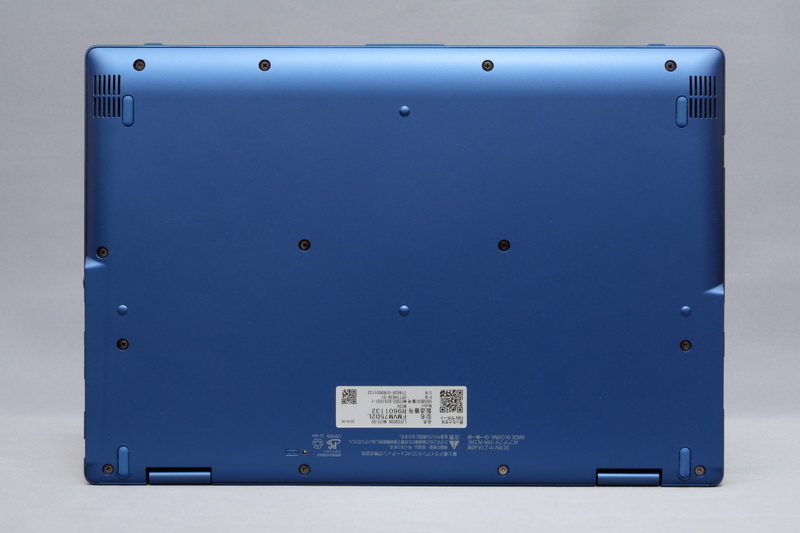 底面。底面は側面付近にカーブを取り入れている