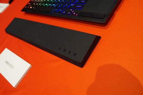 液体金属で強力冷却する2画面ゲーミングノート「HP OMEN X 2S 15