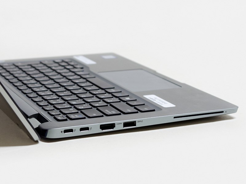 左側面はType-C×2、HDMI、USB 3.0(Powered USB)
