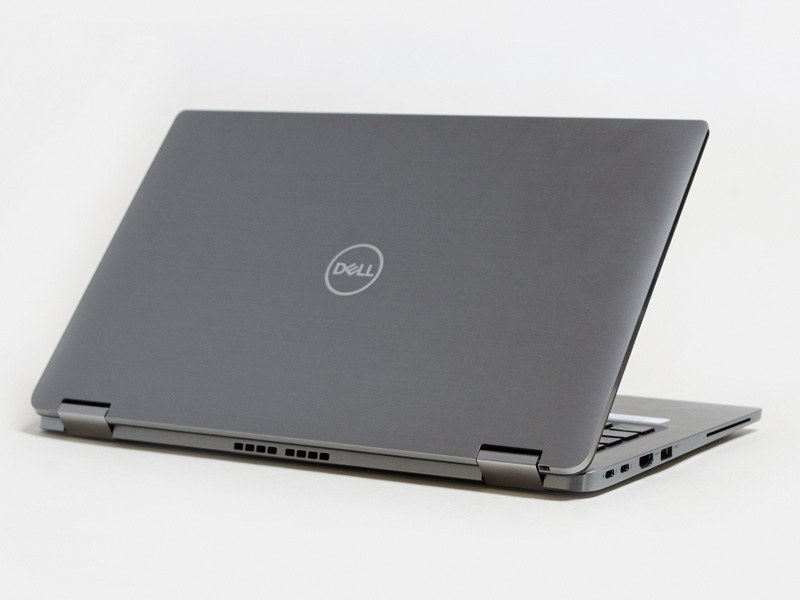 ロゴのみとシンプル。バッテリは内蔵で着脱できない