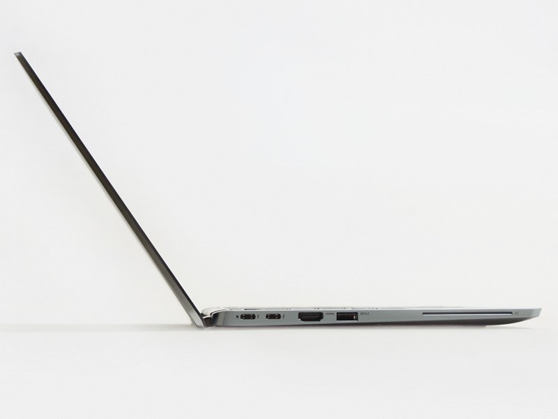 横からHDMIコネクタがギリギリとかなり薄い