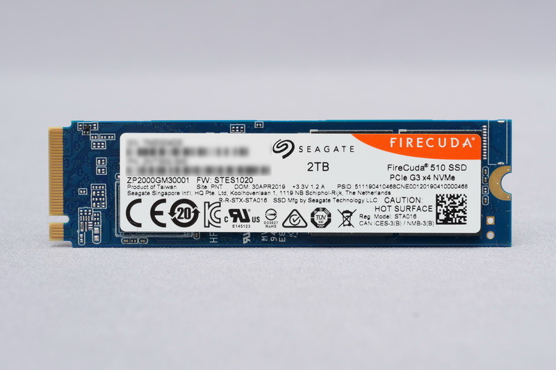 基板裏面。フォームファクタはM.2 2280で、接続インターフェイスはPCI Express 3.0 x4、プロトコルはNVM Express 1.3