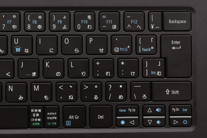 スペースキーやEnterキーなどを分割してキーを割り当てたり、Delキーが右Altの右側に配置されるなお、右側も変則的な配列が多い