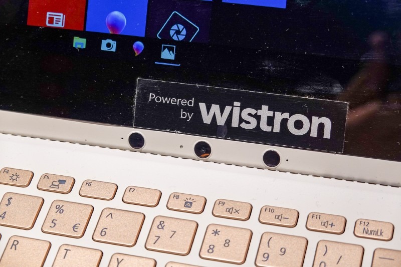 Whistronの第10世代Core搭載2in1デバイスに採用された3眼カメラ