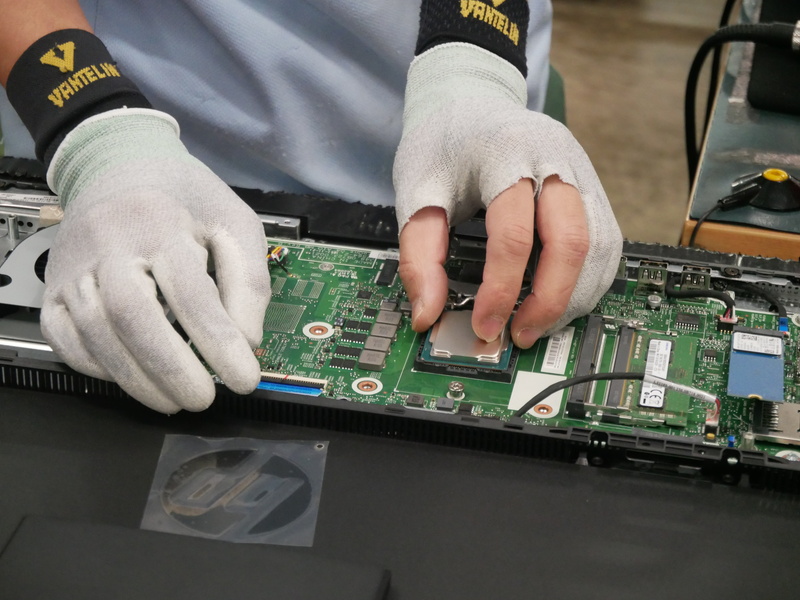 CPUの取り付け作業