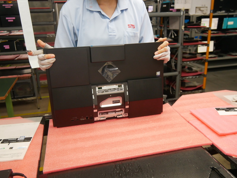 外観を目視でチェックする