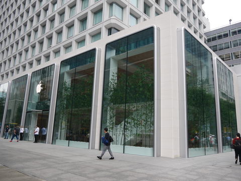 9月7日オープンの国内最大級「Apple 丸の内」の店内が公開 ～年内に
