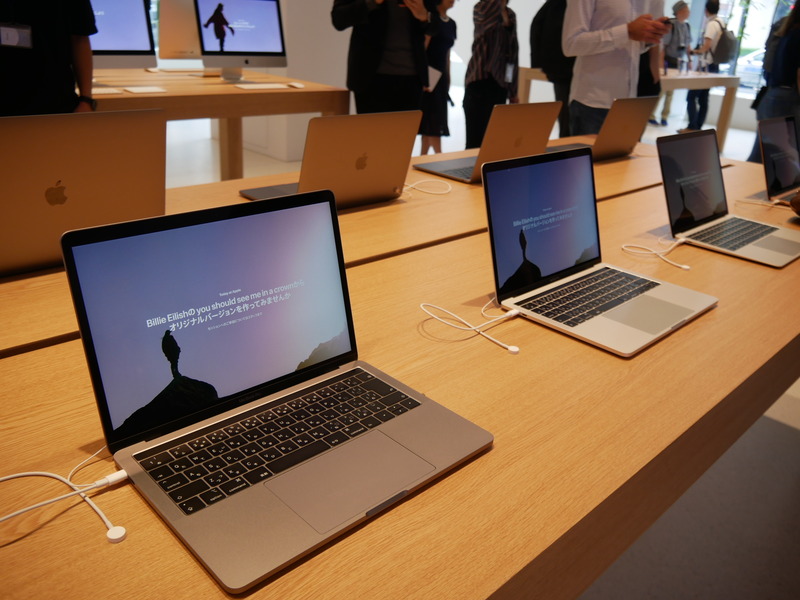 MacBookの展示コーナー