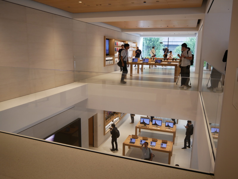 2階につながる吹き抜けの様子