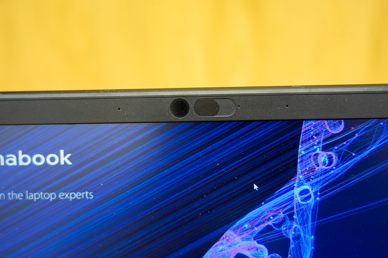 カメラには物理シャッターが用意されている