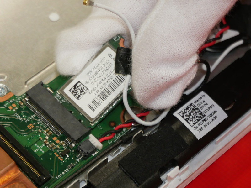 無線LANカードをマザーボードに差し込む