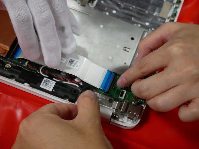 I/Oボードケーブルを接続する