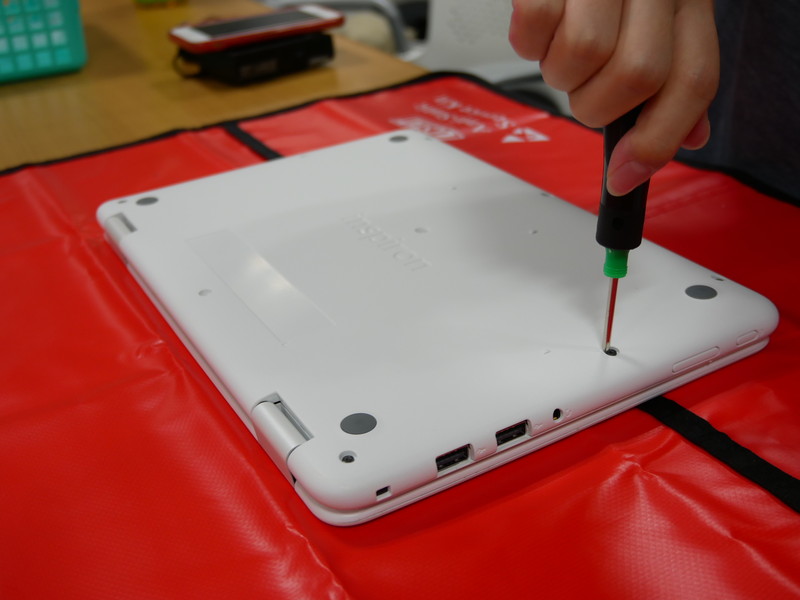 ネジで固定する