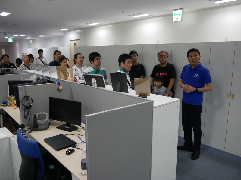 組み立て教室が終わった後には石口センター長の案内でカスタマーセンターのなかを見学した